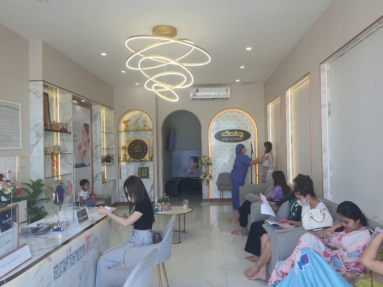 บรรยากาศบริเวณโถงต้อนรับ AD9 Clinic