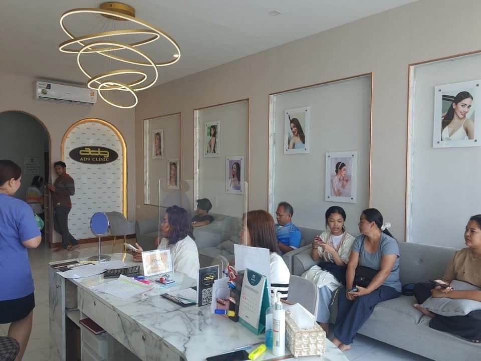 บริเวณเคาน์เตอร์ต้อนรับ AD9 Clinic